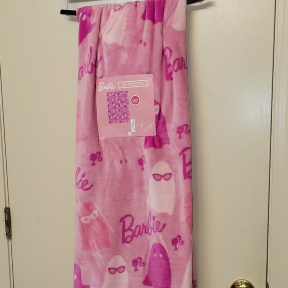 Barbie Spooky Pink Ghost Blanket - Picture 1 of 5